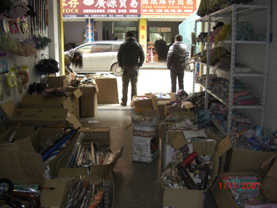 义乌商魂日用品 专业批发库存直杆雨伞与太阳伞，海量图片展示